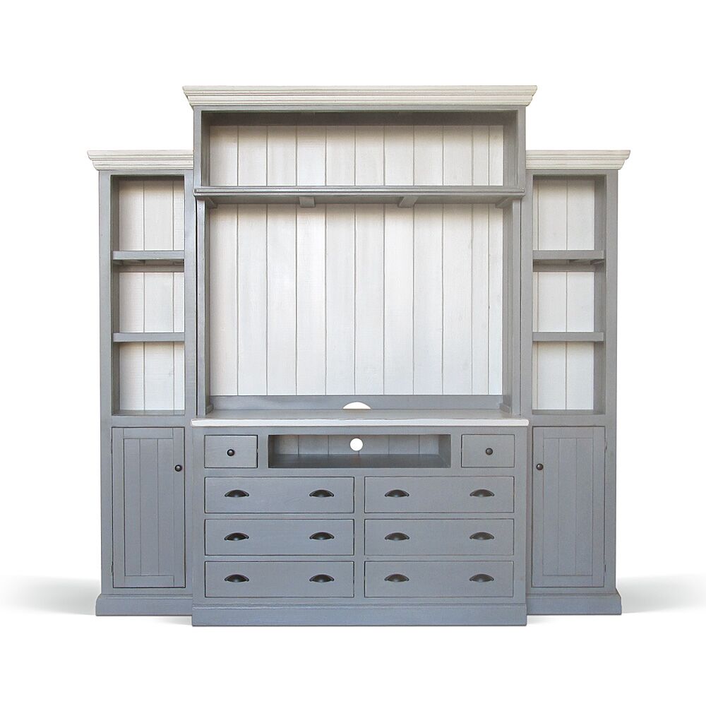 Farmers Palisades Entertainment Wall